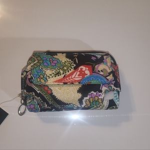 This is an adorable little phone/wallet